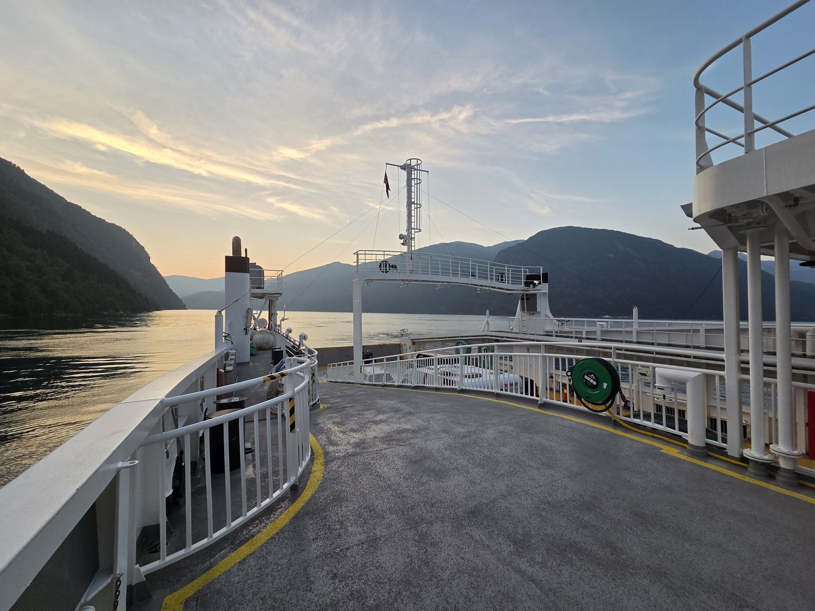 Met de camper op de ferry tijdens onze Noorwegenreis