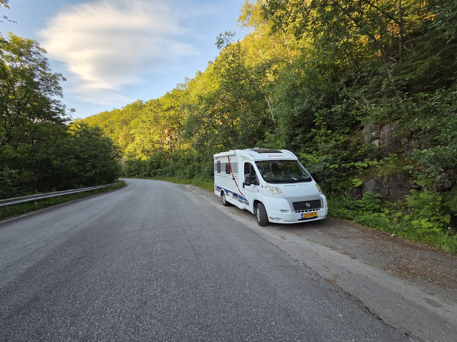 Onze camper bij de eerste overnachtingsplek in Noorwegen